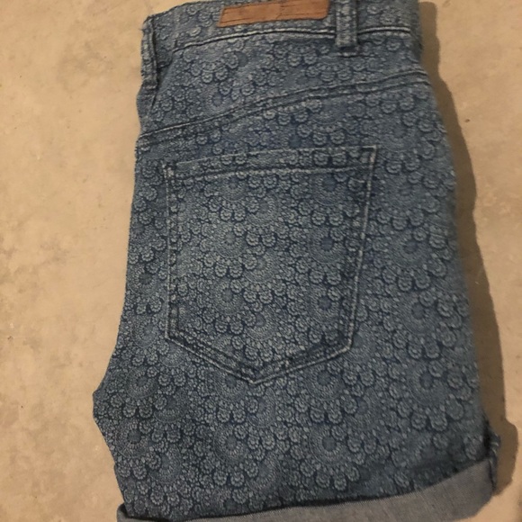 Liverpool Pattern Jean Shorts - Picture 5 of 5